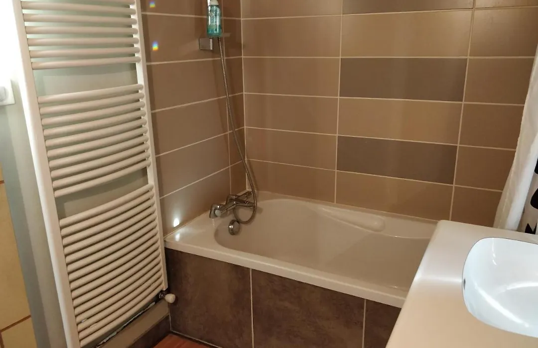 Chambre Chaleureuse chez l'habitant-1