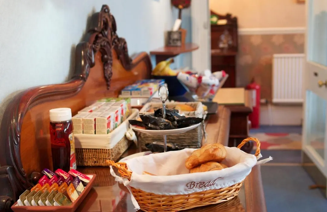Crown Guesthouse-1