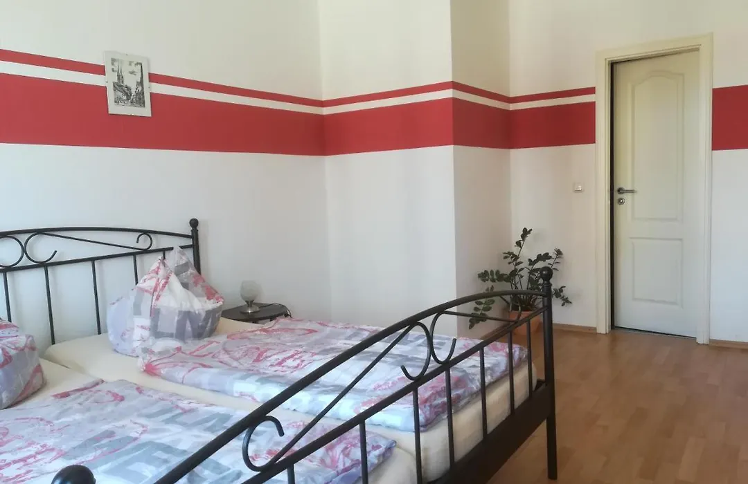 Pension&Ferienwohnung Zum Schmuckgiebel-1