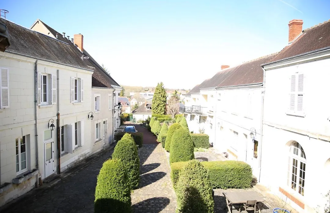 Aux Portes du Château-1