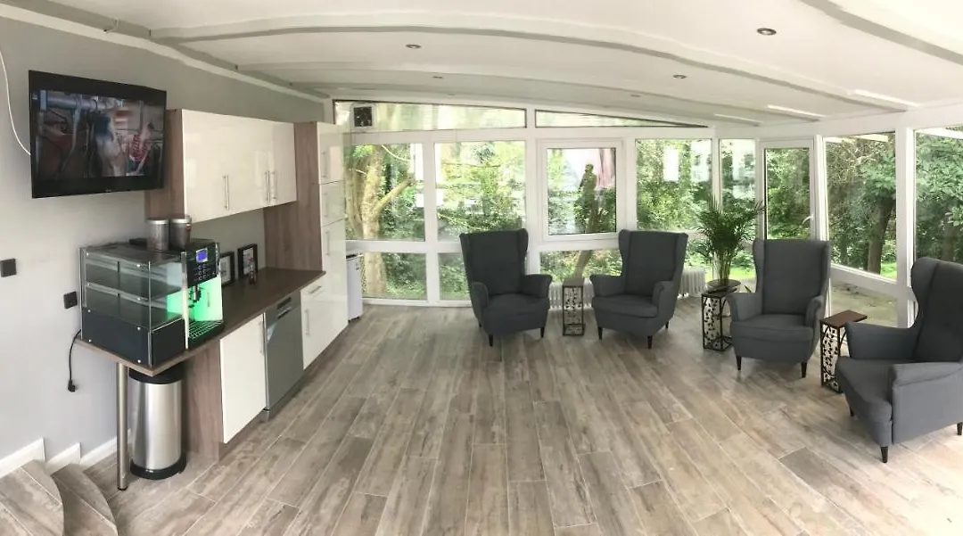 Stayhome Tossens-1