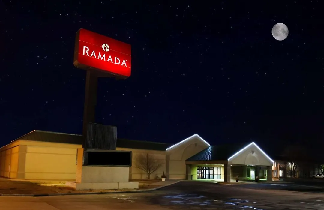 Ramada By Wyndham Mitchell Hotel & Conference Center-1
