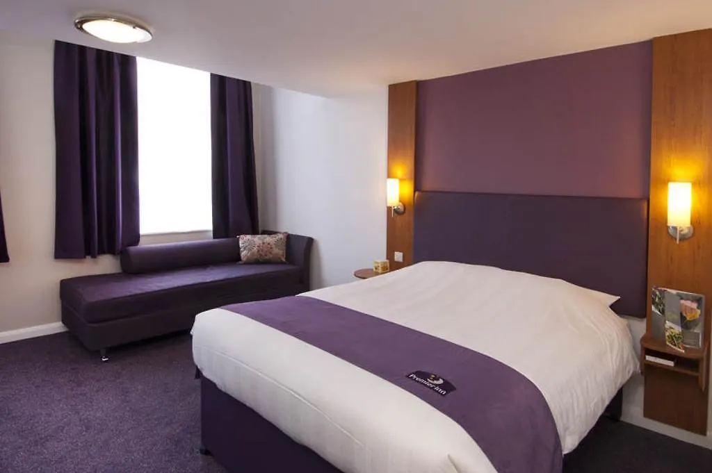 Premier Inn Edinburgh Central-1