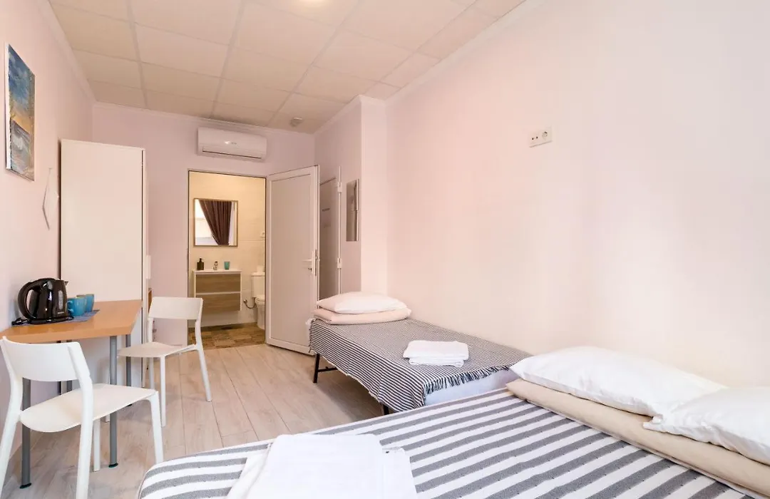 Hostal 7A-1