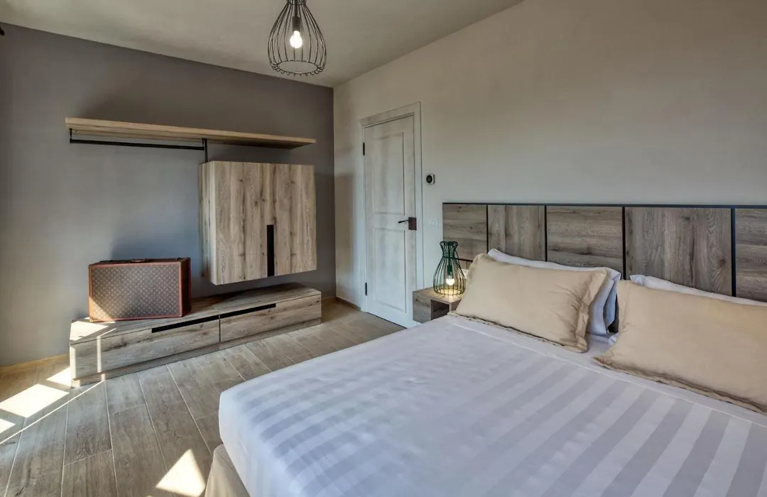 Mirandola Suites-1