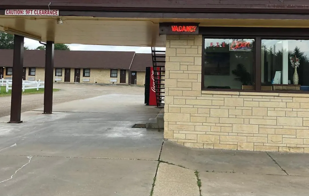 Budget Host Inn - Emporia-1