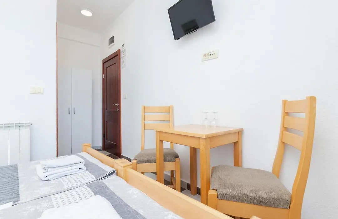 Guest House Vila Vedesa-1