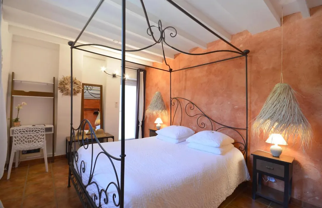 B&B Le Mas Julien piscine chauffée adult only-1