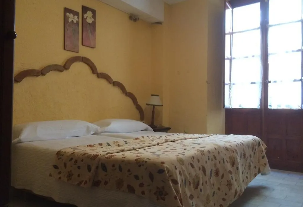 Hotel Hermanos Macias-1