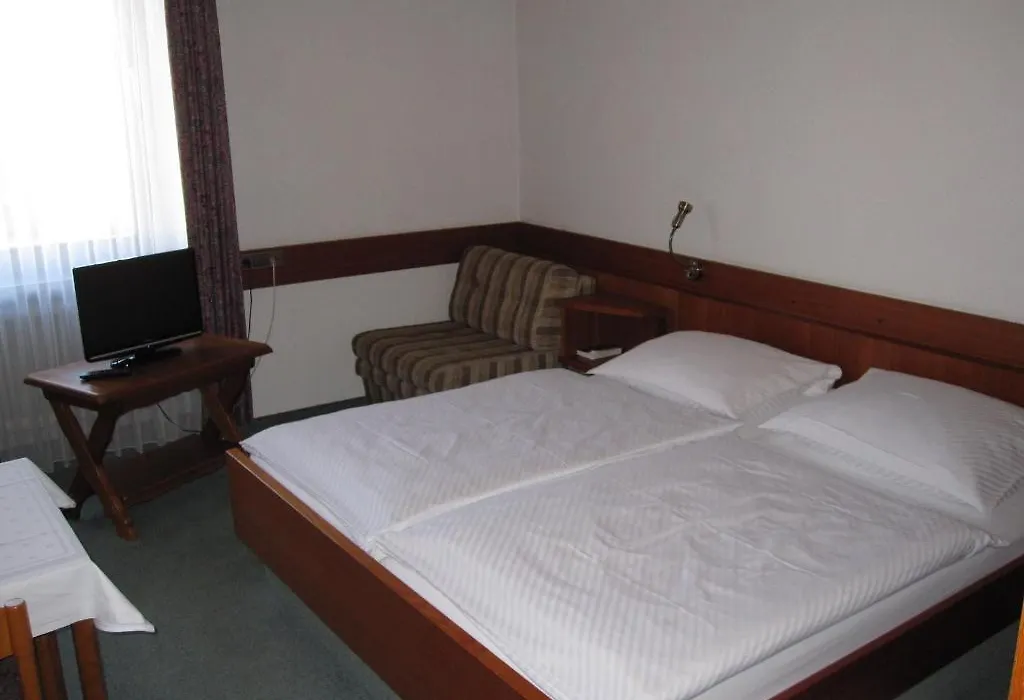 Hotel Maifelder Hof-1