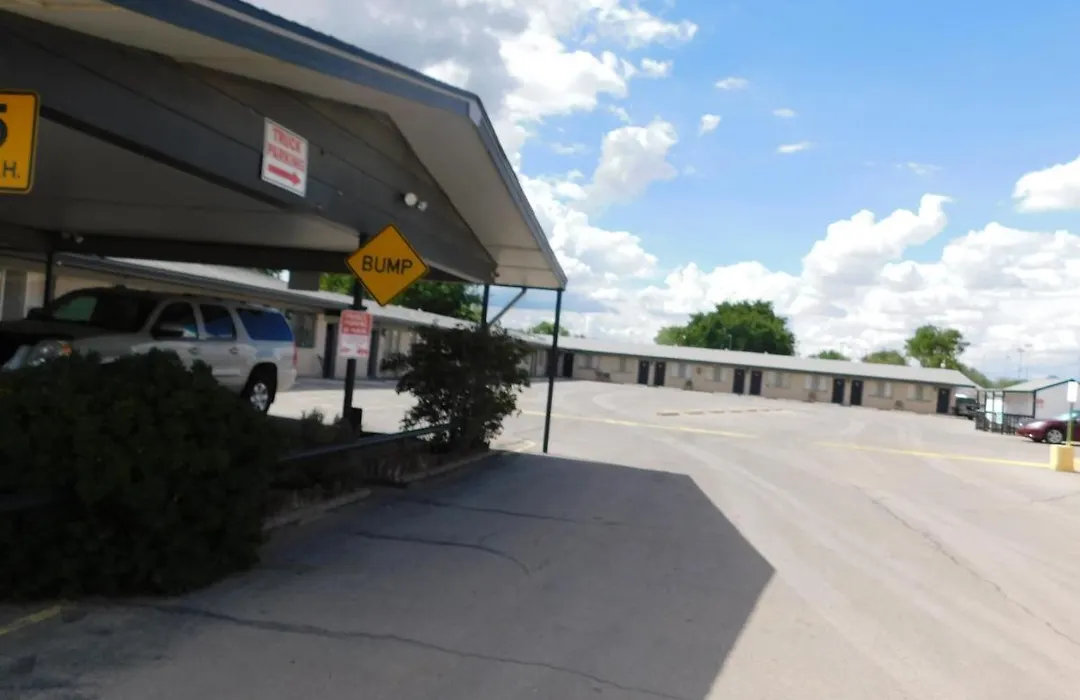 Royal Host Motel-1
