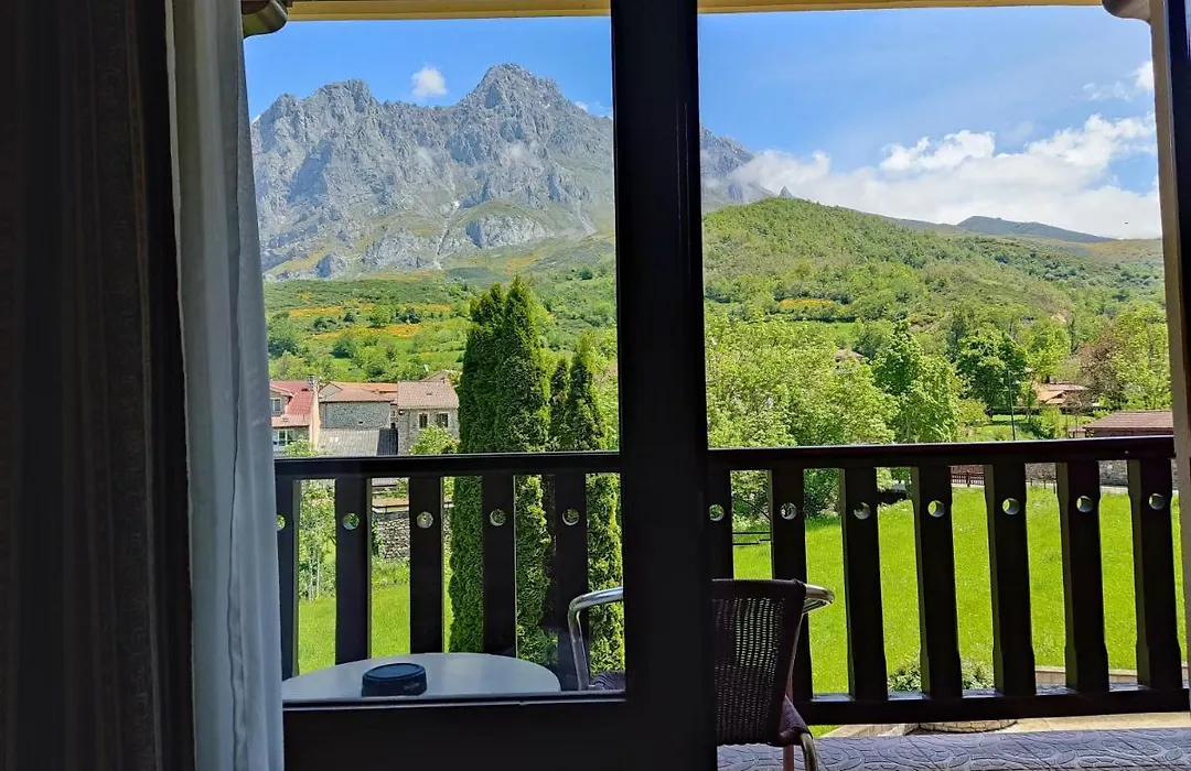 Hotel Cumbres de Valdeón-1