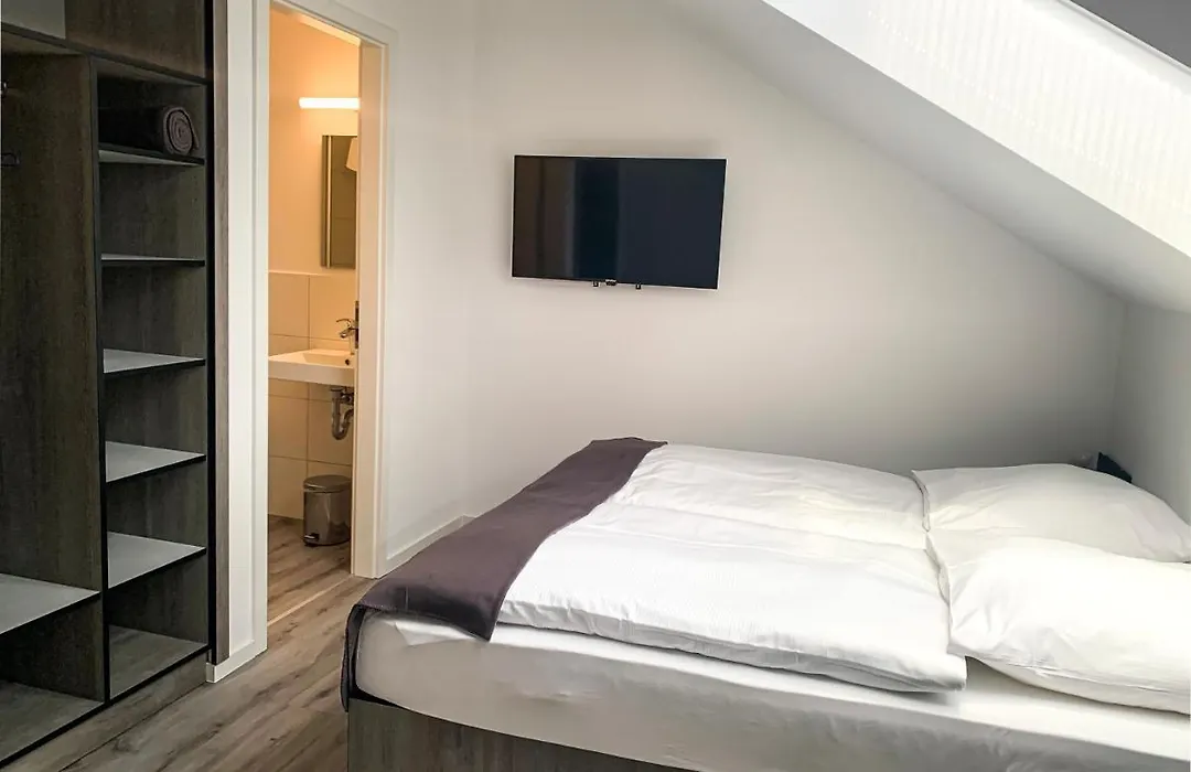 PRIMA Inn Unterkunft direkt über der Bar am Minimax-1