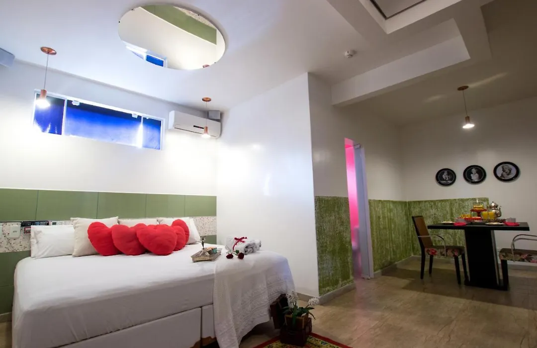 Champagne Motel-1