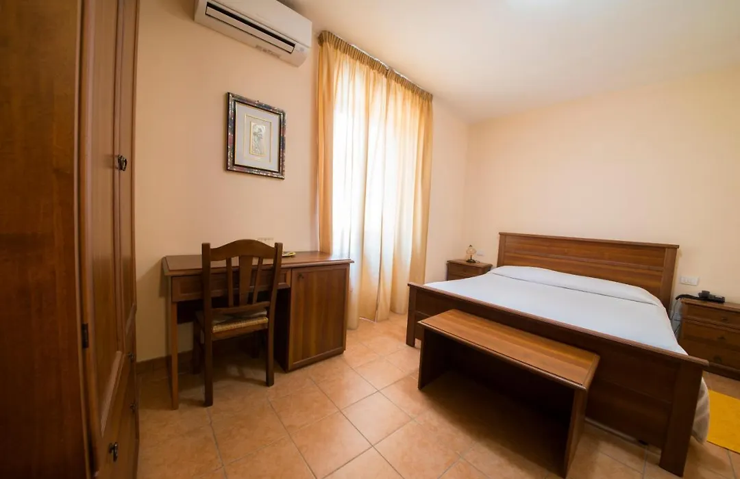 Hotel Fioriti-1