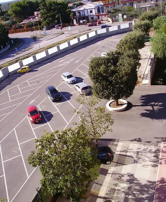 Garden Hotel-1