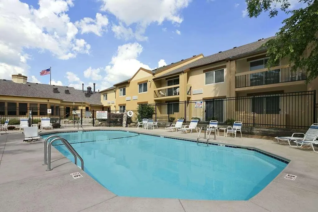 Days Inn & Suites By Wyndham Omaha Ne-1
