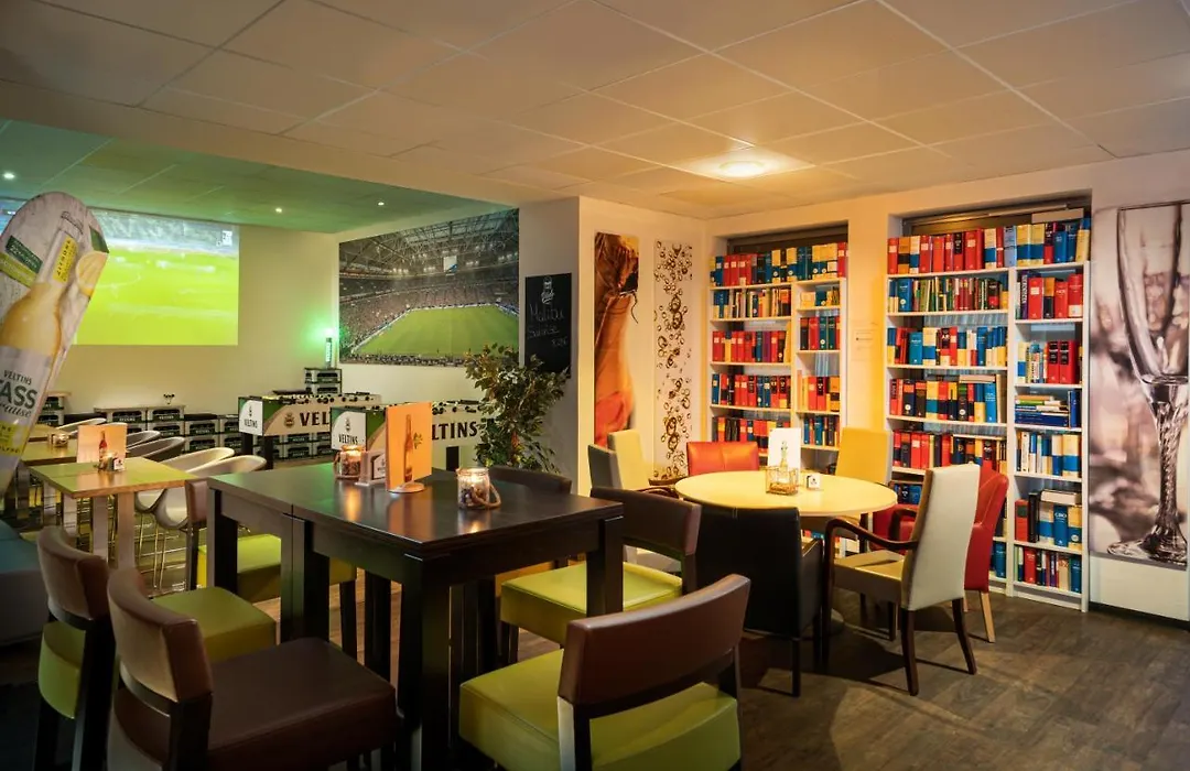 Food Hotel-1