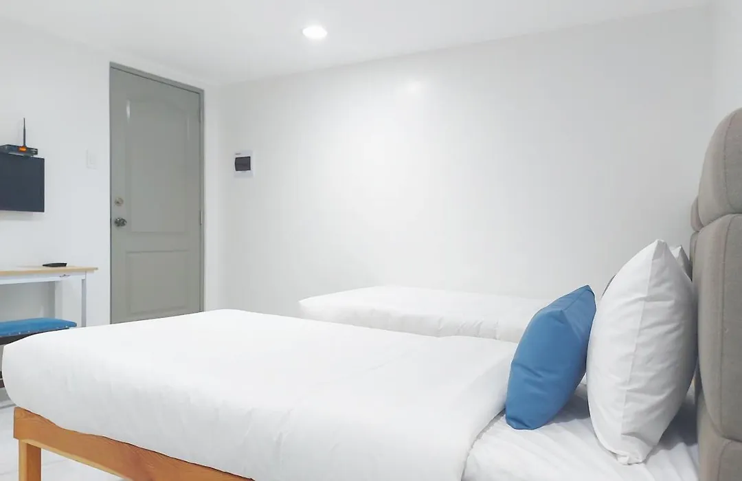 Airobedz Makati - A Value Hotel-1