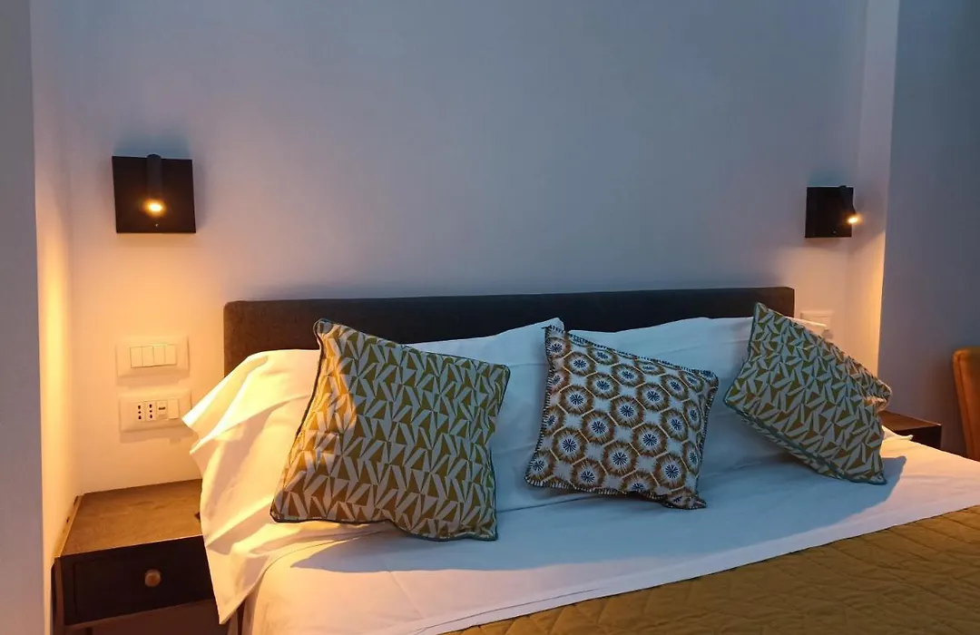 Al Porto 61 - Rooms For Rent-1