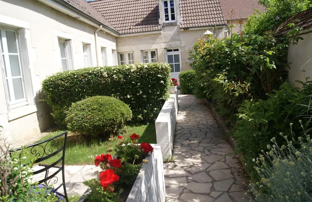 HOTEL LA COGNETTE A 25 Kilomètres de Châteauroux et 30 Kilomètres de Bourges-1