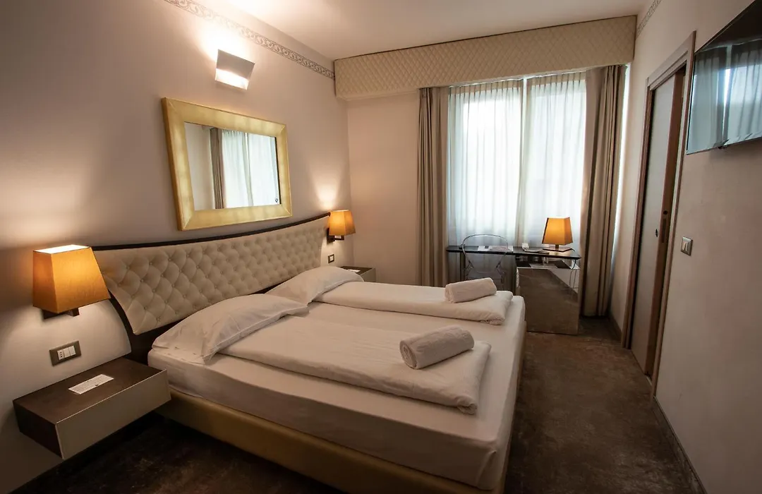 Hotel Corona-1