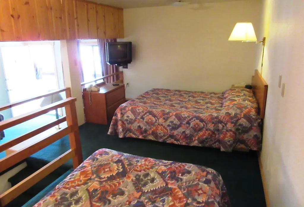 Travelers Lodge-1