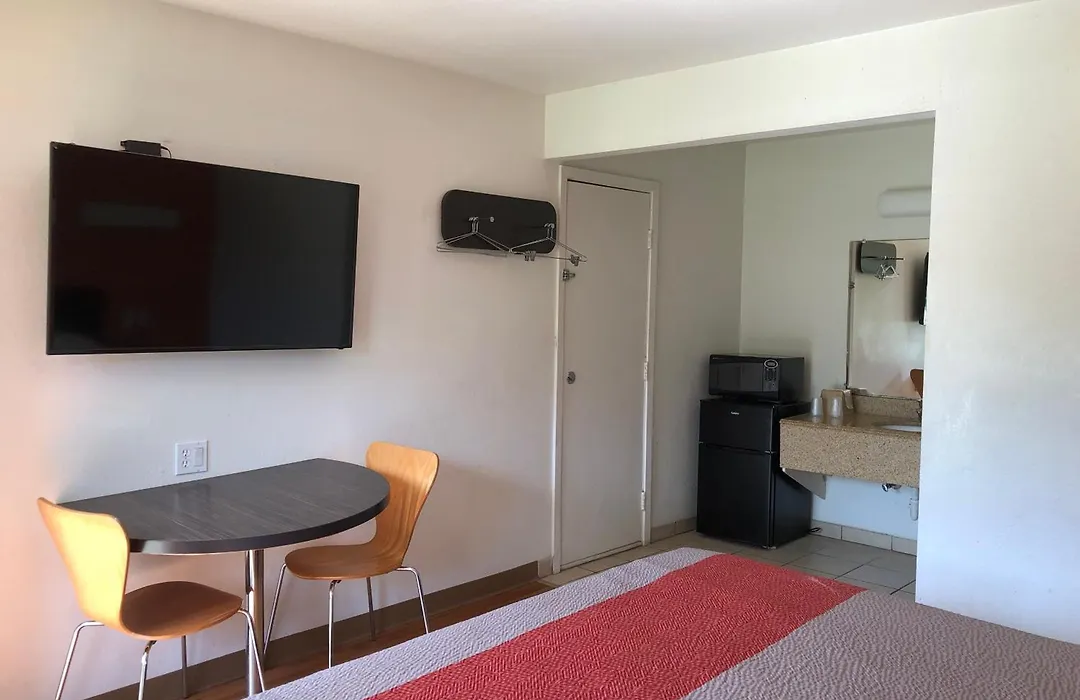 Motel 6-Clute, Tx-1