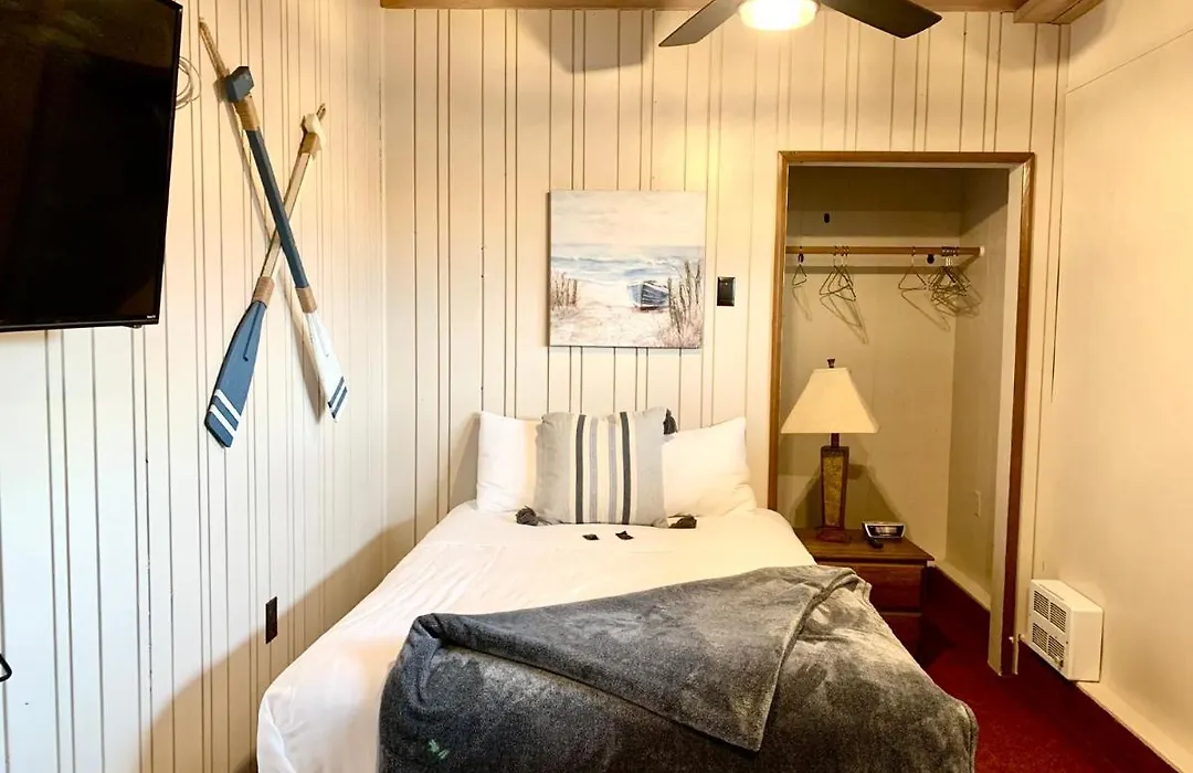 Breakers Boutique Inn-1