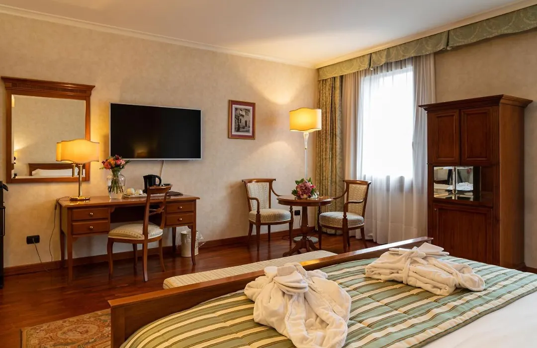 Hotel Roxy Plaza-1