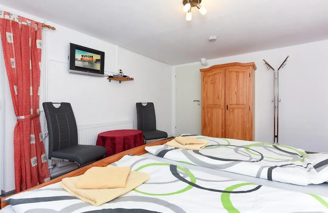 Pension Pradler Zimmer Erdgeschoß-1