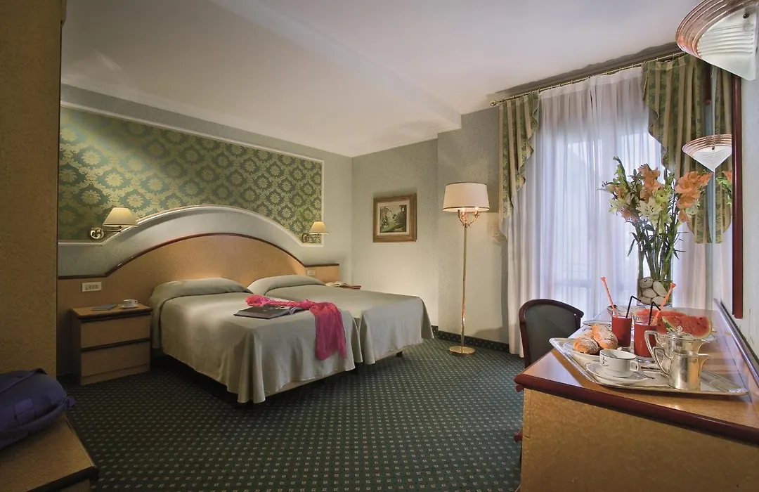 Palace Hotel Meggiorato-1
