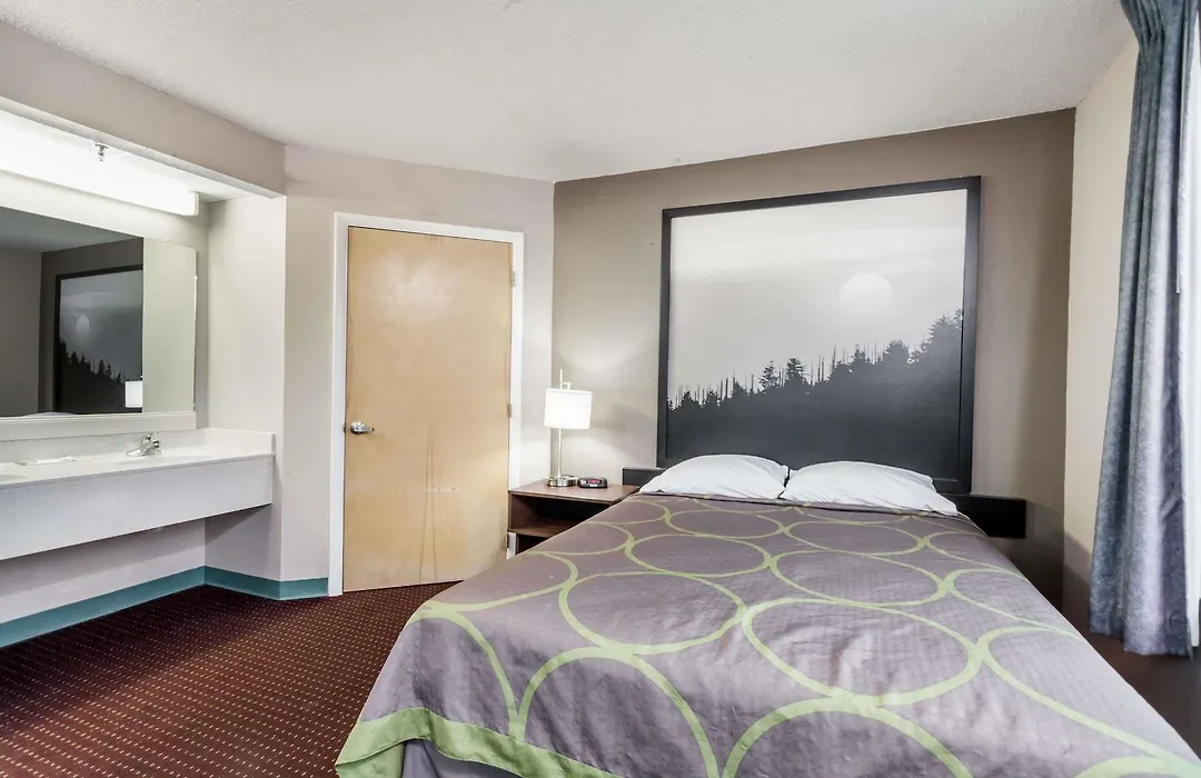 Super 8 By Wyndham Sevierville Riverside-1