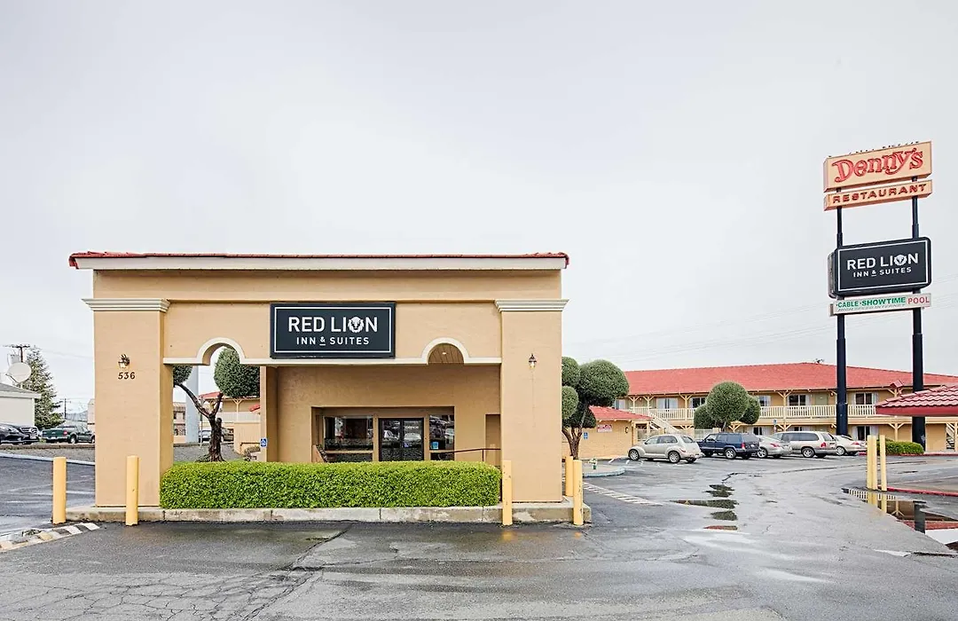 Red Lion Inn & Suites Redding-1