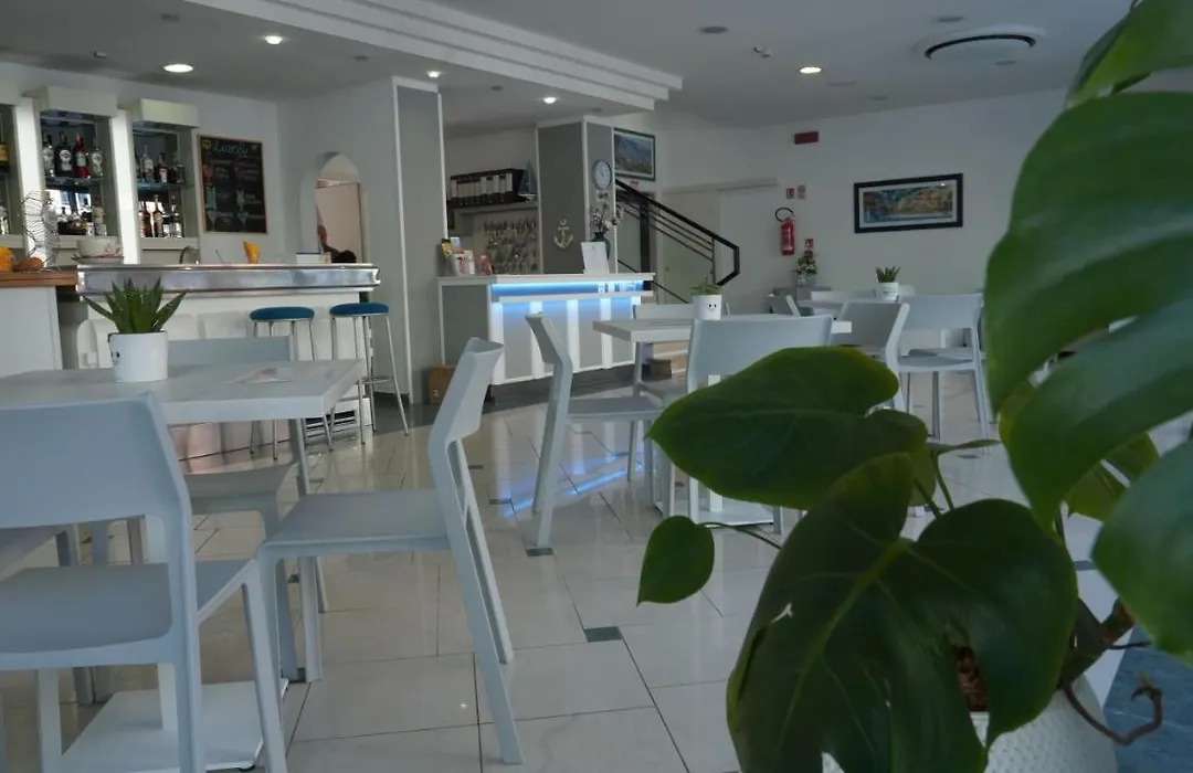 Lively Hotel-1