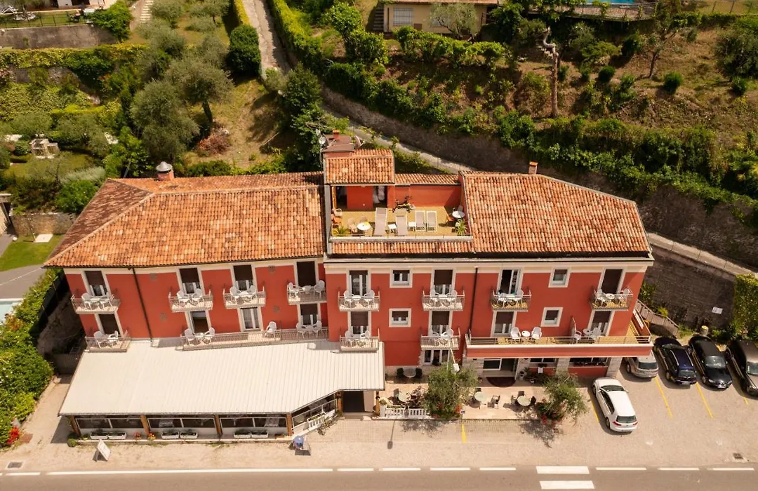 Hotel Menapace-1