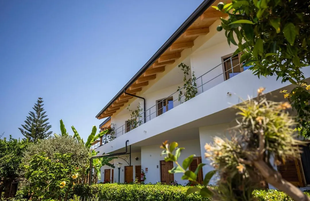 Hibiscusuno Tropea Residence-1