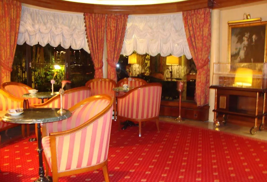 Hotel President-1