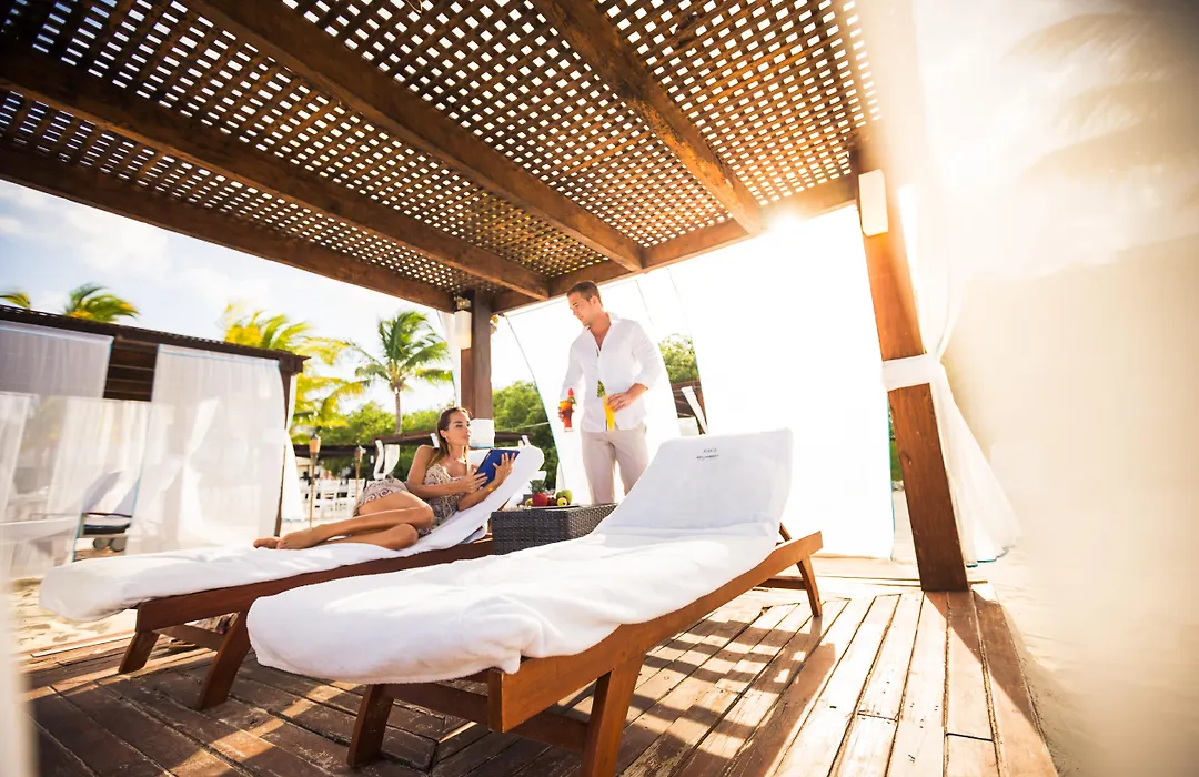 Bluebay Grand Esmeralda-1
