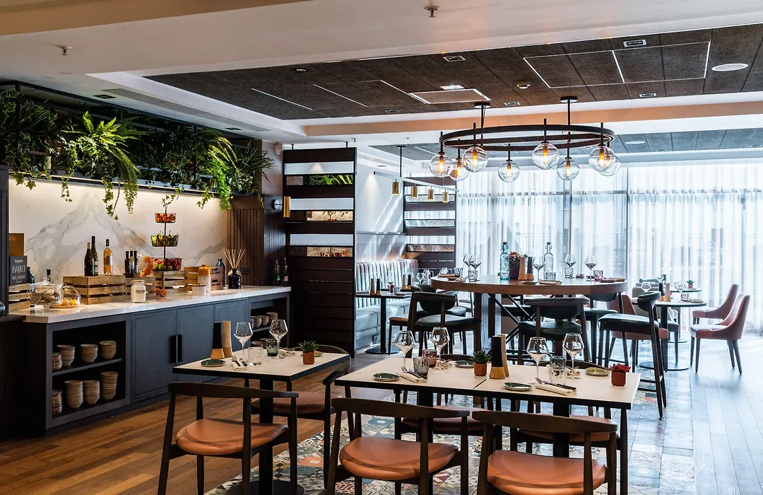 Crowne Plaza Paris - Neuilly, An Ihg Hotel-1