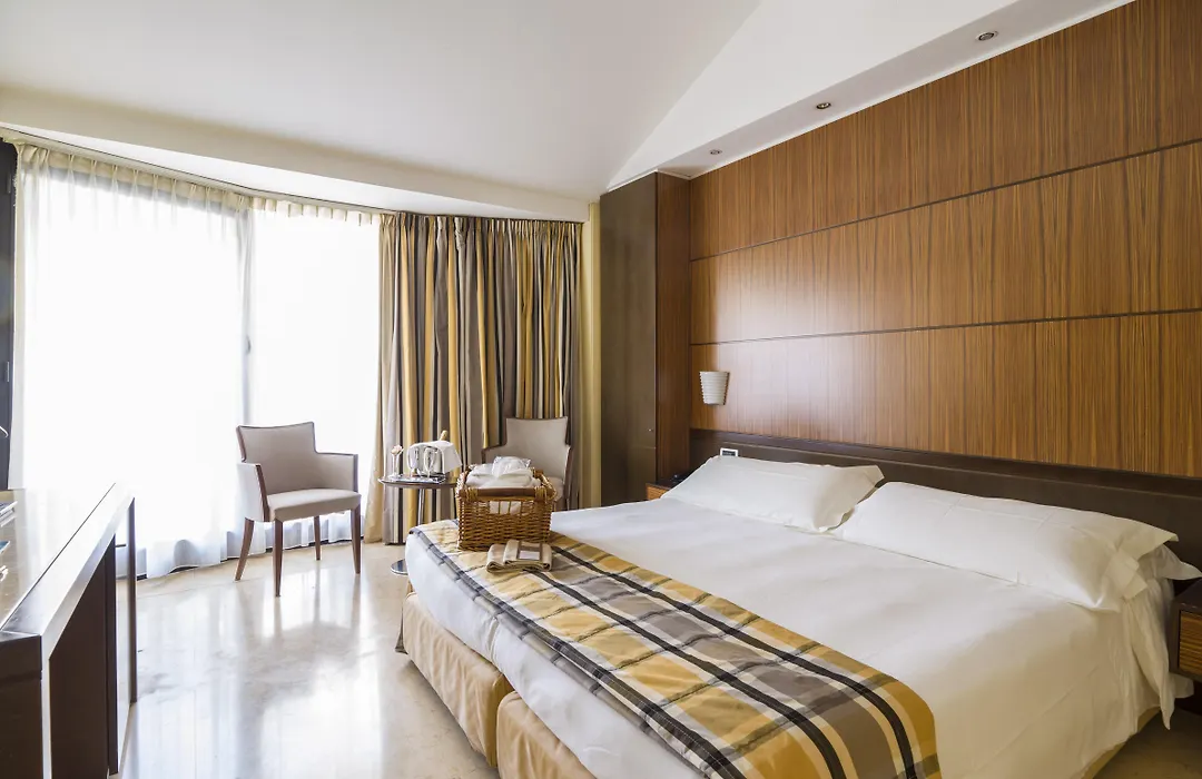 Hotel Carrobbio-1