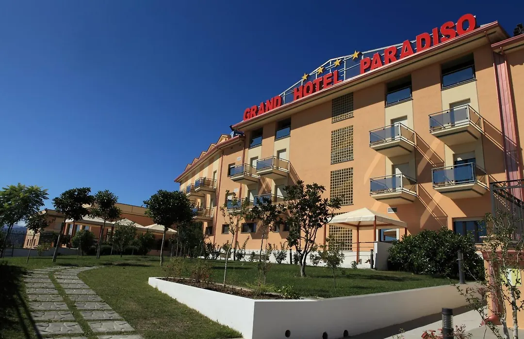 Grand Hotel Paradiso-1