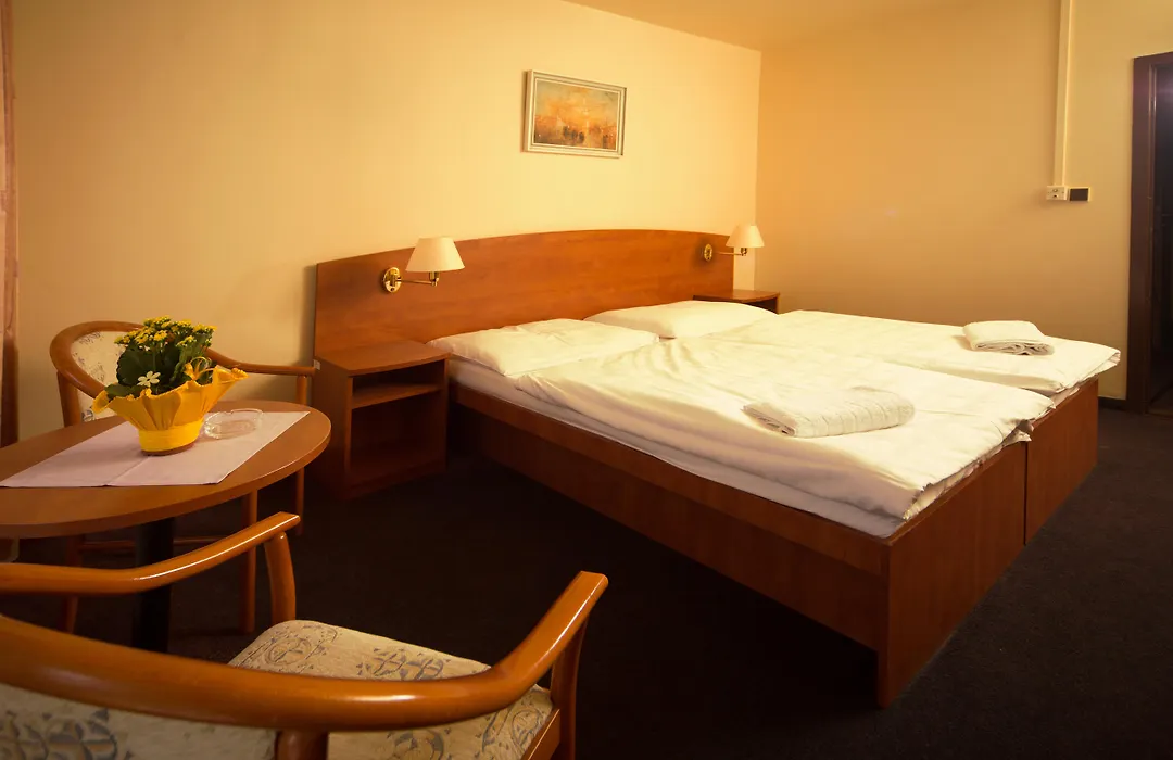 Hotel Krystal-1