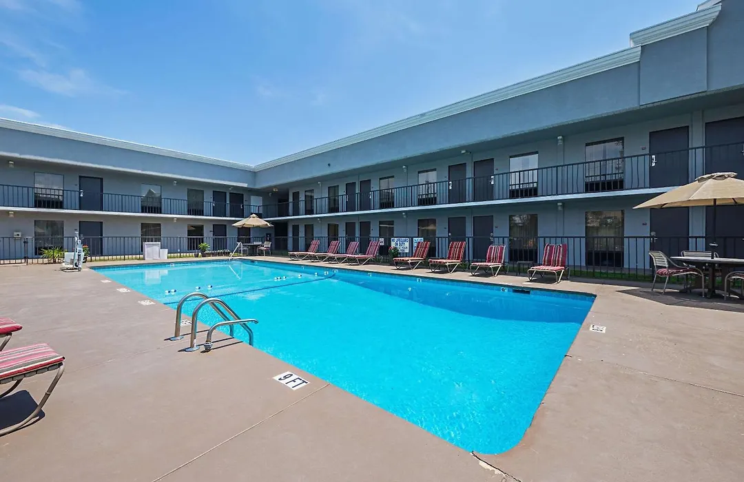 Quality Inn & Suites Greenville - Haywood Mall-1