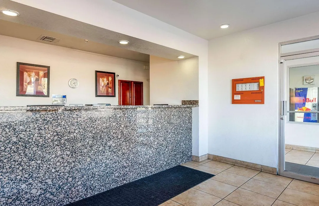 Econo Lodge Phoenix North I-17-1