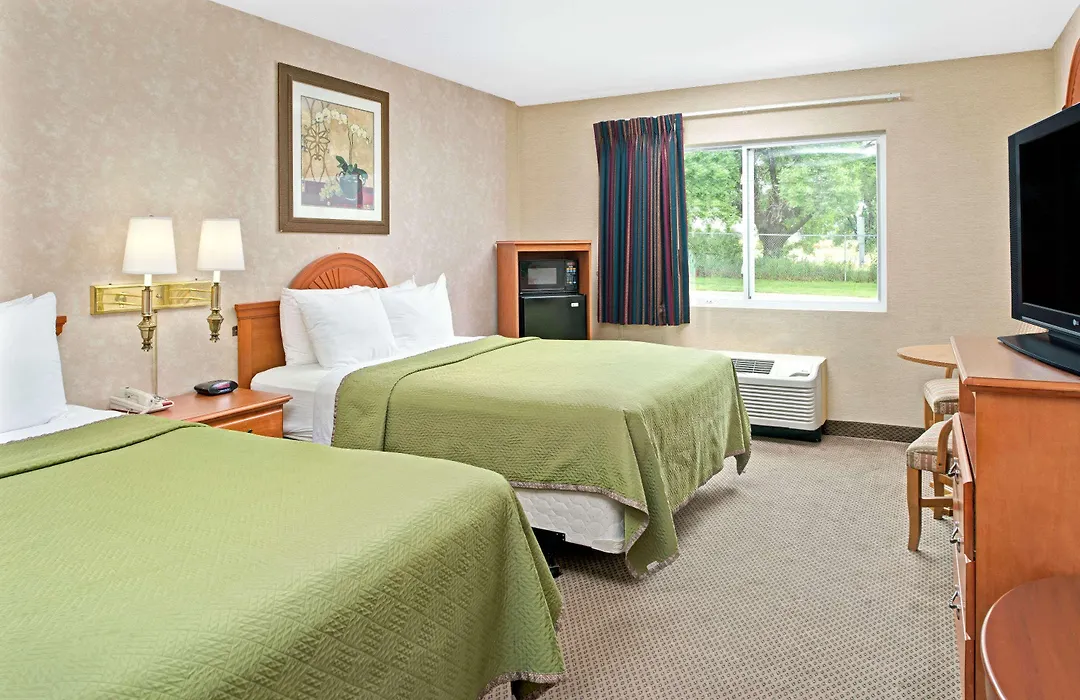 Travelodge By Wyndham Lincoln Airport I-80-1