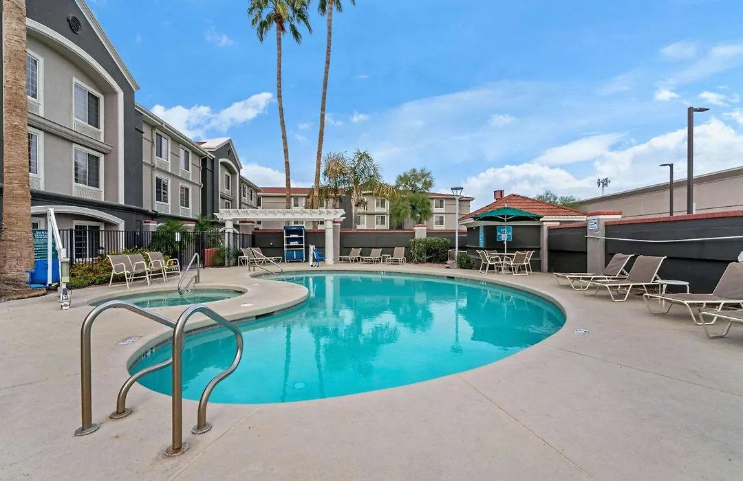 La Quinta Inn & Suites By Wyndham Phoenix Scottsdale-1