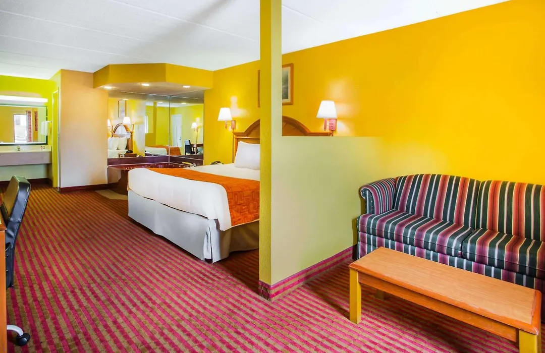 Howard Johnson By Wyndham Panama City-1