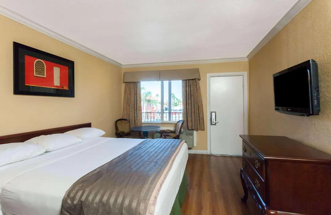 Travelodge By Wyndham El Cajon-1