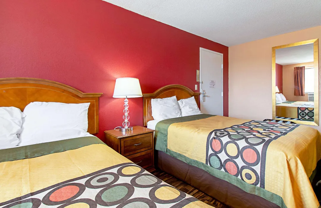 Econo Lodge Utica-1